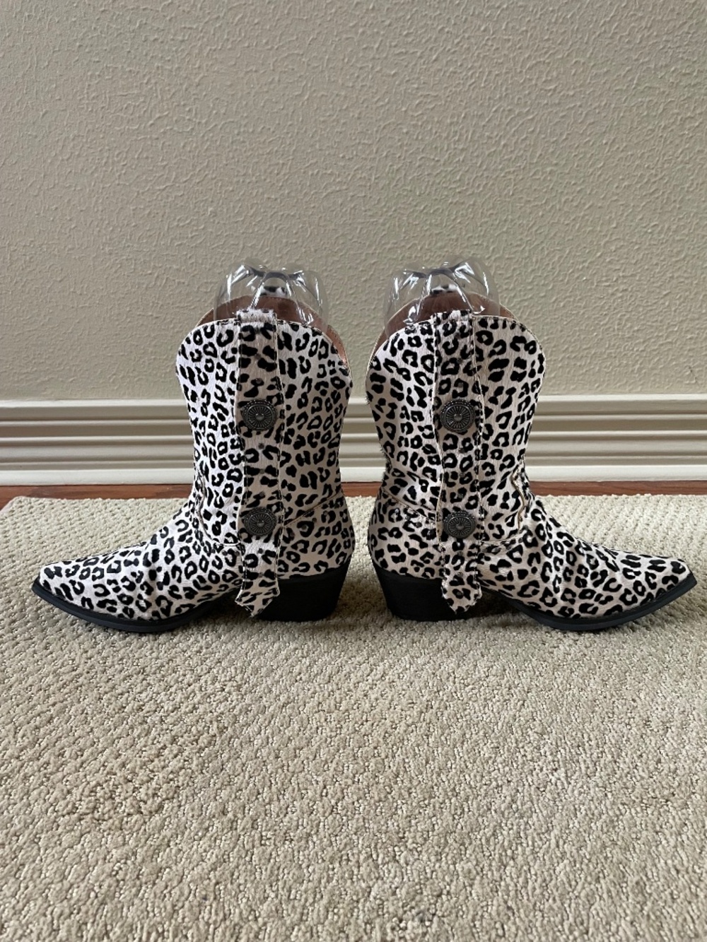Sexy Dingo “Snow Leppard” Hair-on-Hide Cowboy Boots (8) - Picture 7 of 14